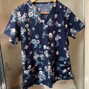 Uniform Advantage Buttersoft Scrub Top, size XS